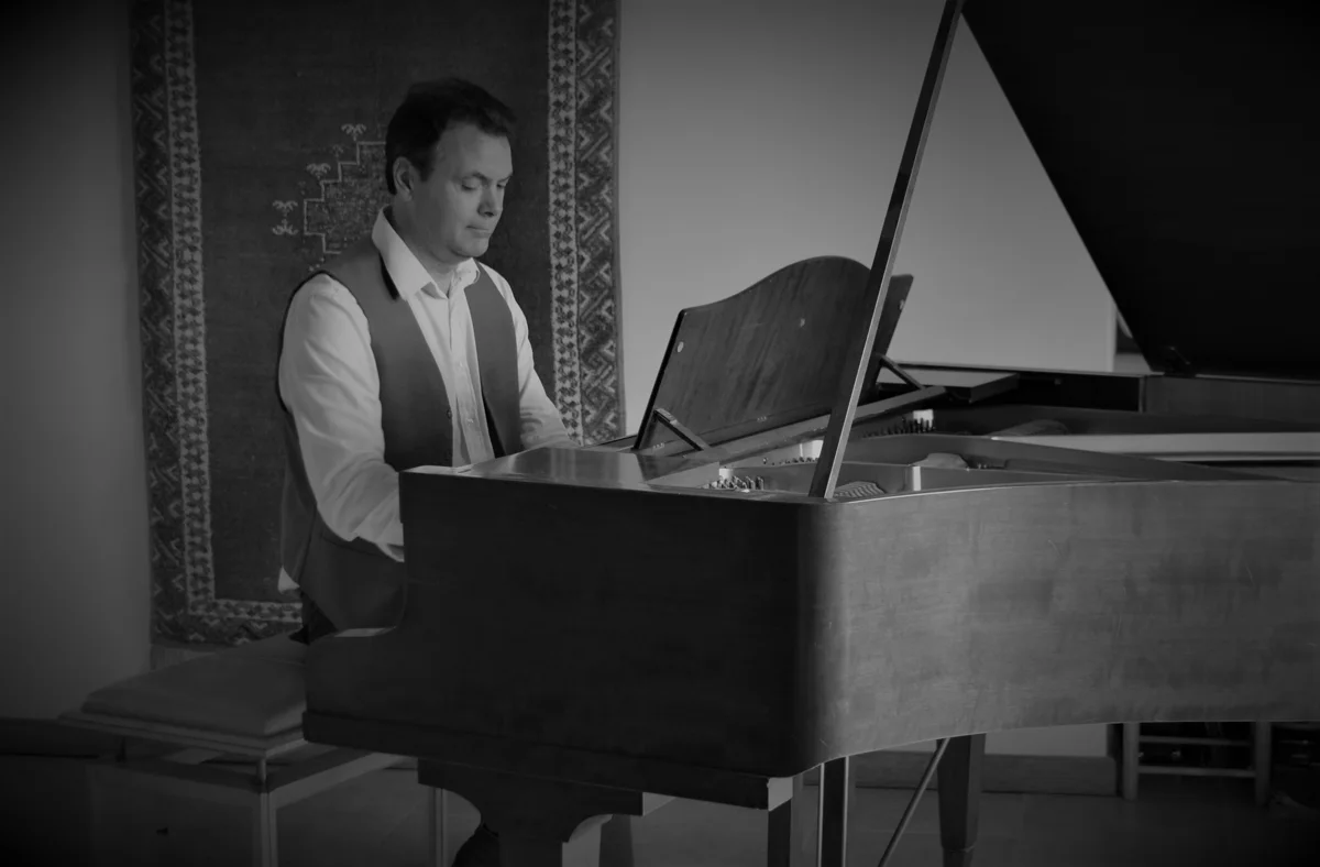 Black-and-white piano performance photograph